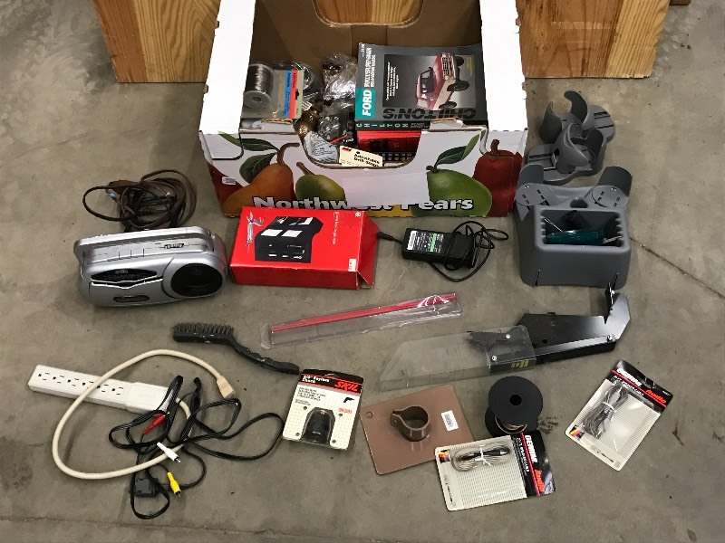 lot 50 image: Box Of Assorted Garage Items