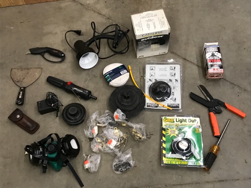 lot 61 image: Lot Of Assorted Garage Items