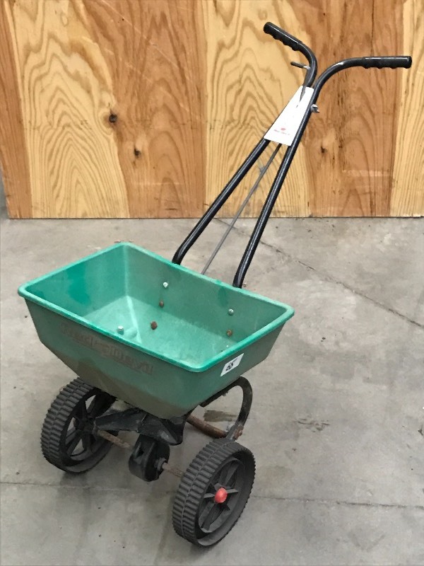 lot 65 image: Fertilizer Spreader