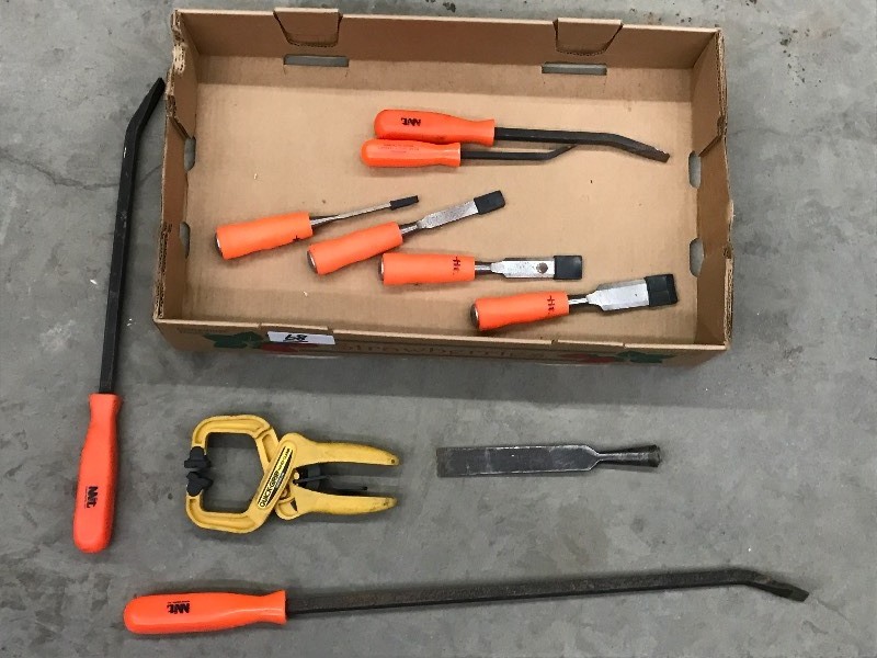 lot 68 image: Pry Bars & Chisels