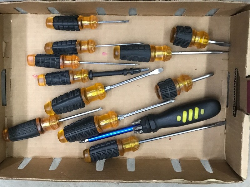 lot 72 image: Lot Of Screwdrivers