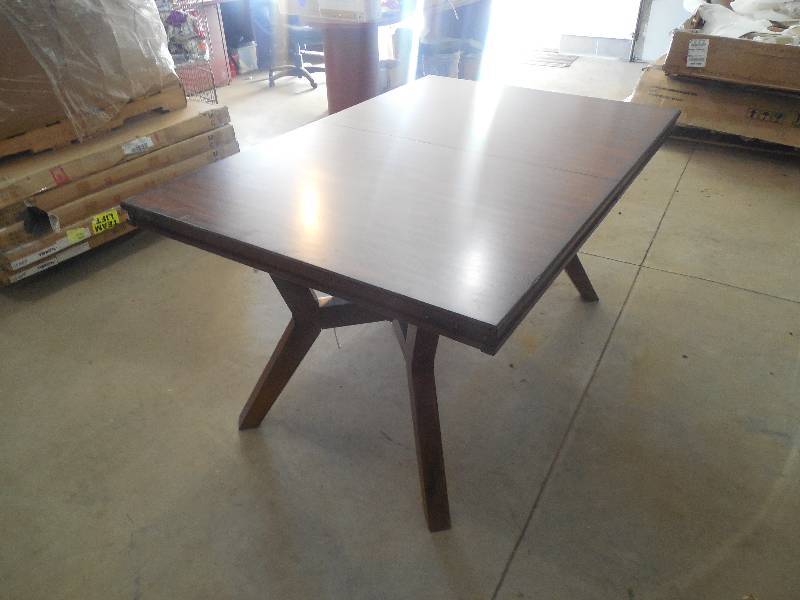 Hillsdale Arbor Hill Dining Table