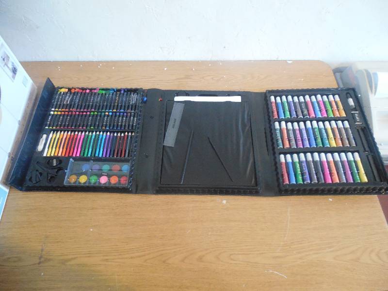 Art 101 Kids 154-piece Trifold Easel Art Set