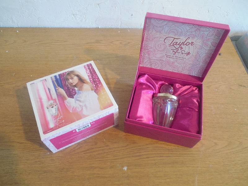 Taylor 2-Pc. Music Box Set by Taylor Swift