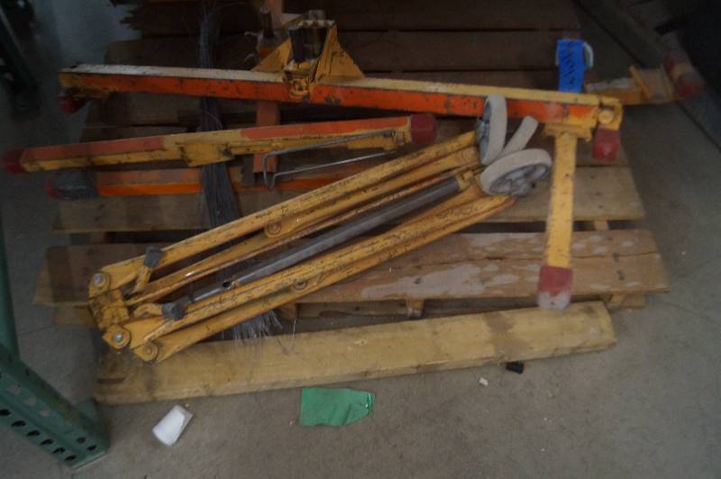 lot 3 image: Panel Lift