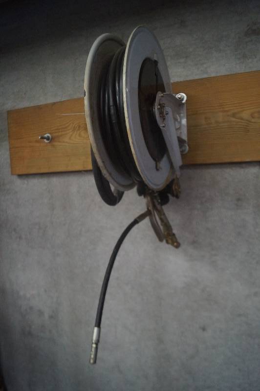 lot 25 image: Grease Hose Reel & Barrel