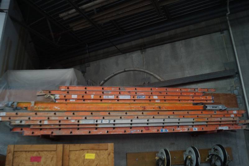 lot 45 image: 6 Ext Ladders