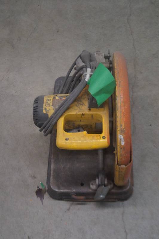 lot 60 image: DeWalt Chop Saw