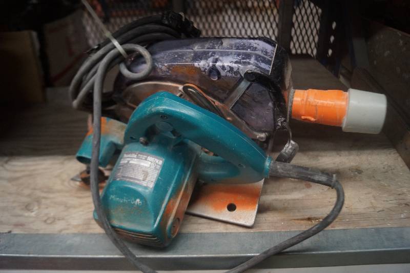 lot 115 image: Makita Skil Saw
