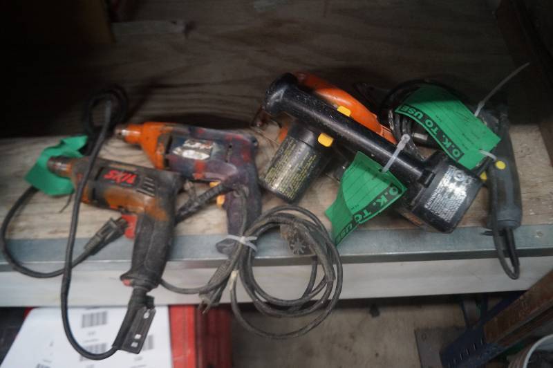 lot 119 image: Snippers, Drills & Skil Saw