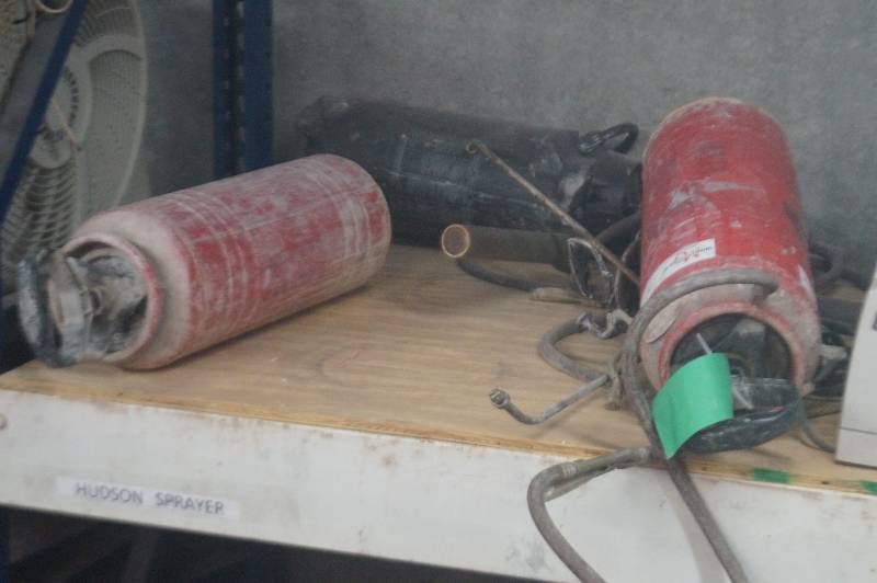 lot 183 image: Sprayers