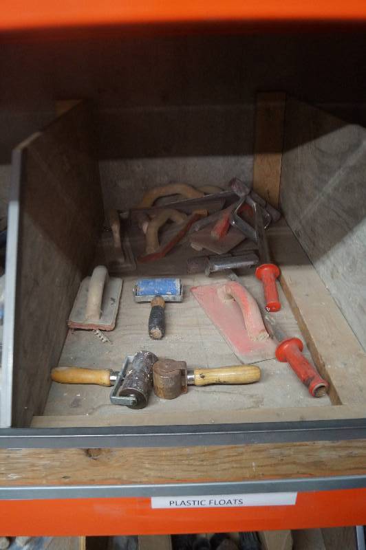 lot 185 image: Trowels, Sponges & Rollers