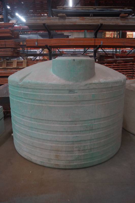 lot 250 image: Large Water Tank
