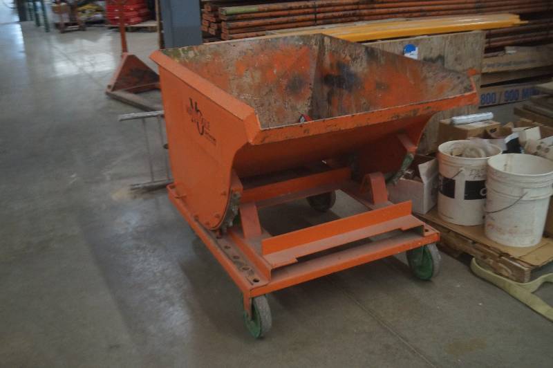 lot 252 image: 1 Yard Wheeled Dump Bin