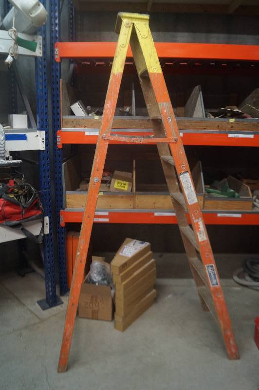lot 216 image: Louisville Ladder