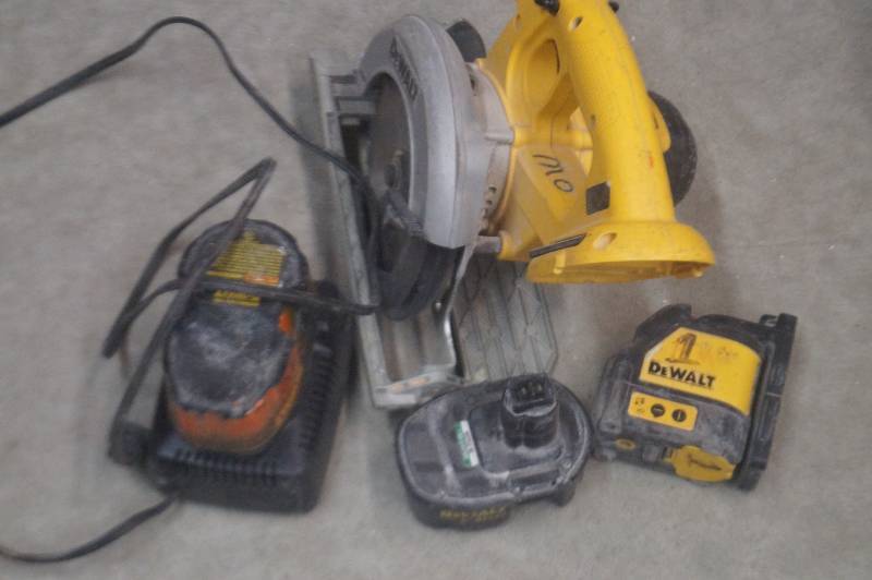 lot 240 image: DeWalt Skil Saw