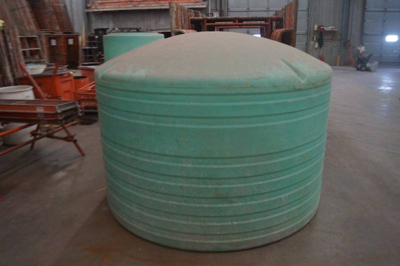 lot 249 image: Large Water Tank