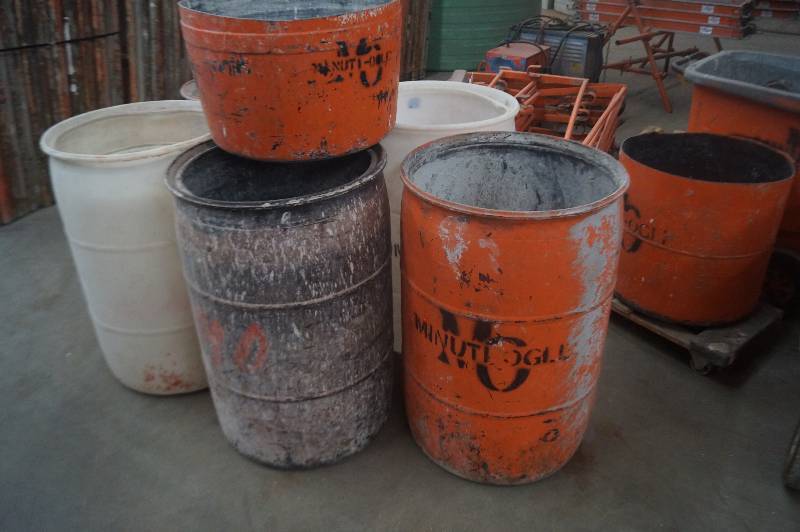 lot 270 image: Garbage Cans