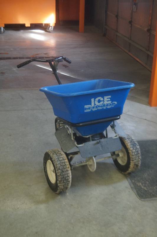 lot 272 image: Ice Buster Spreader