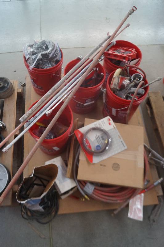 lot 284 image: Spray Hose and Spray Guns