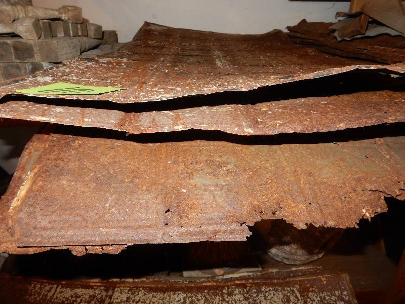 5,2ft x 4ft Sheets of metal ceiling sheeting. Very rusty