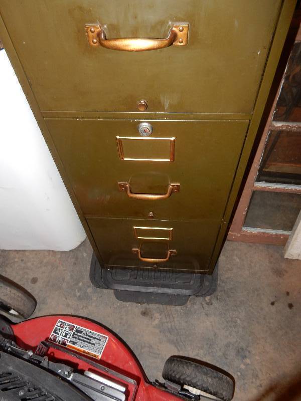 Vintage 4 drawer file cabinet.. 2 sections lock individually.. Have keys..  Old Money bagsoffice supplies included