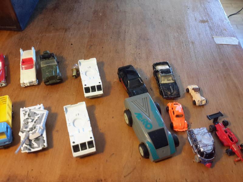 Miniature Die Cast Cars.. Hotwheels and others.. See closeups