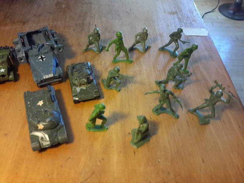 Miniature Die Cast Cars.. Hotwheels and others.. See closeups