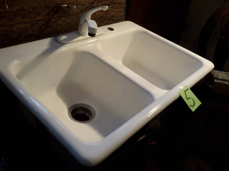 13 12 in x 33 12 in.. 13 12 in SteelEnamel Sink.