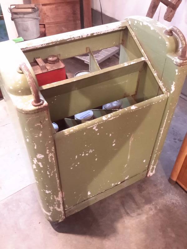 Gas station Service Cart.. nothing on shelves