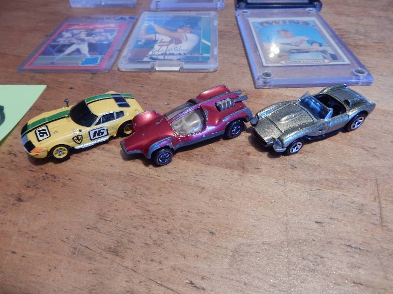 6 Baseball Cards, 3 Hot Wheels.. See closeups