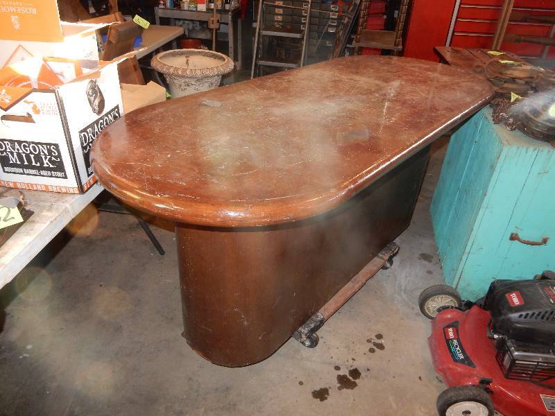 Oval Shaped DeskCounter�