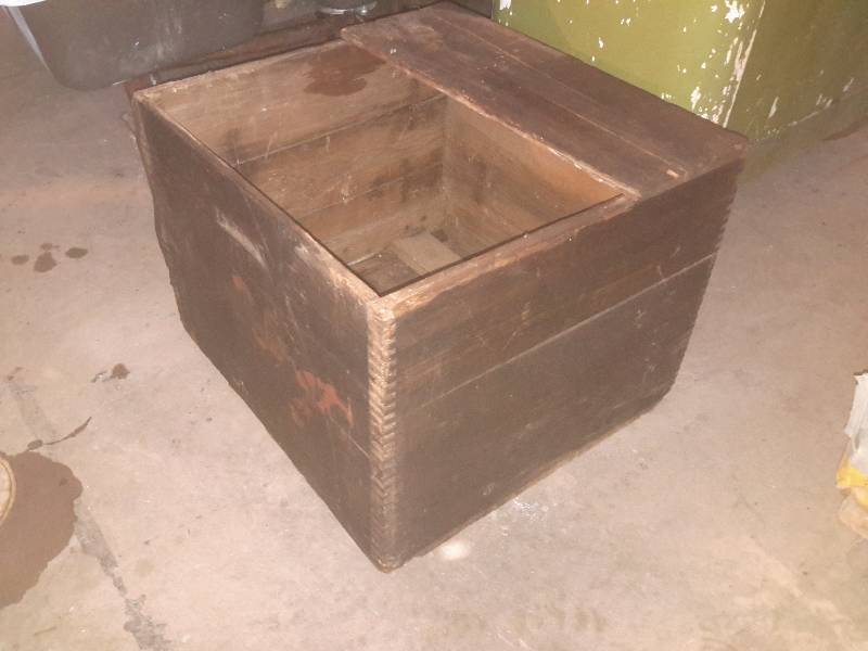 Vintage Storage Box.. See the intricate dove tail construction.. Dim 24in x 18 in x 18 in h  Has handle grooves in both ends
