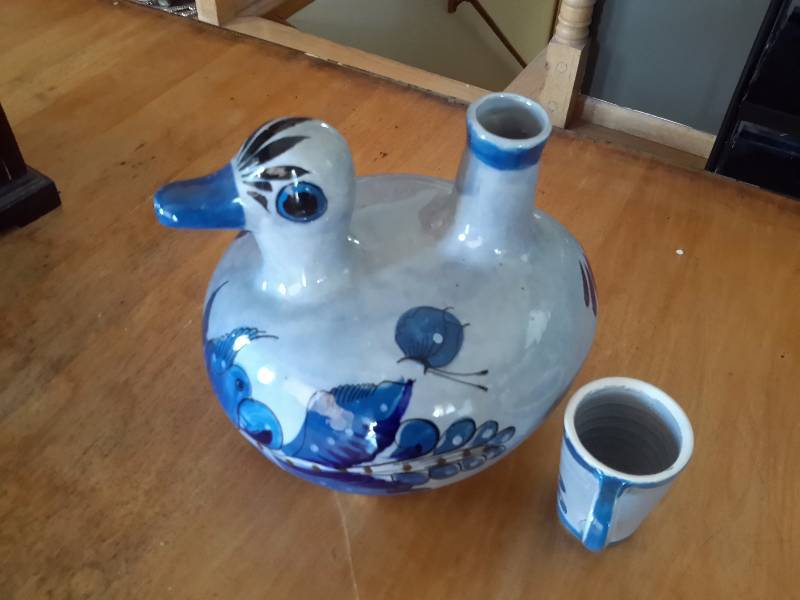 Duck theme water urn..