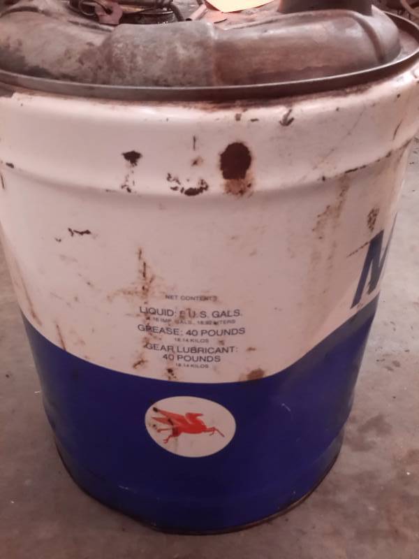 5 Gal Mobil Oil gas can