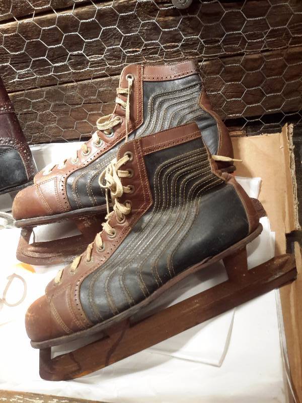 2 Pairs of Mens Hockey skates