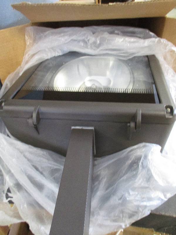 lot 18 image: Visionair Industrial Light.
