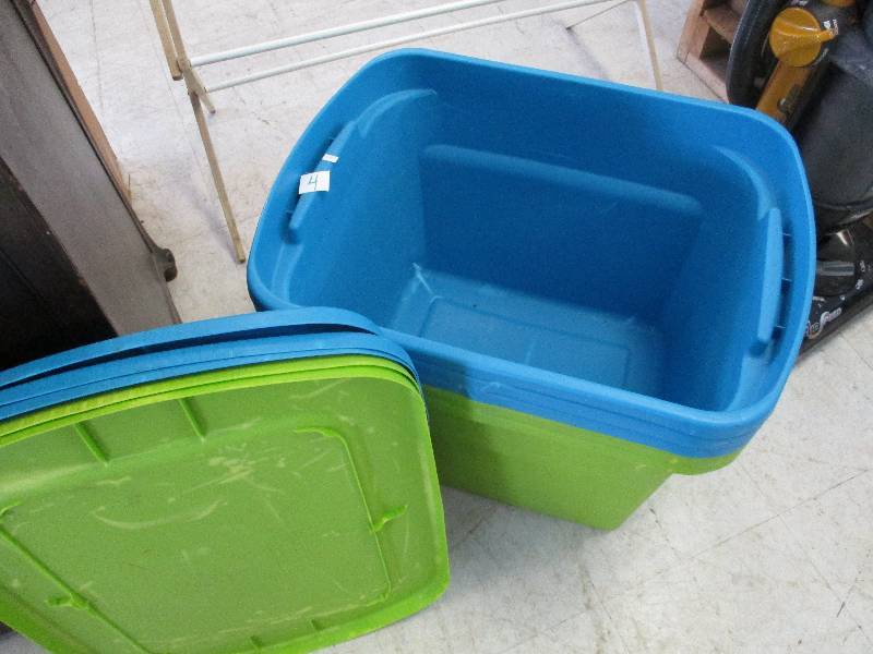 lot 4 image: Sterilite totes