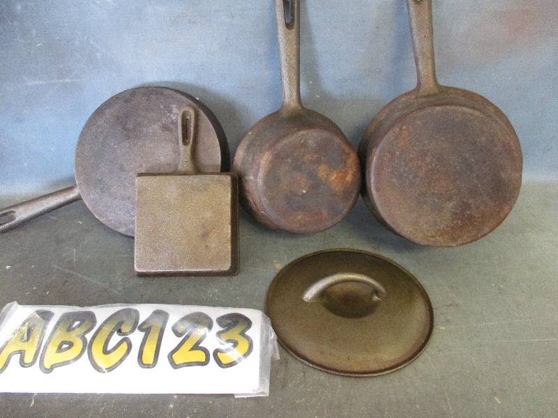 lot 7 image: Cast Iron Pans