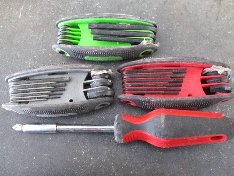 lot 10 image: Allen wrenches, Torque and Metric, and Knives