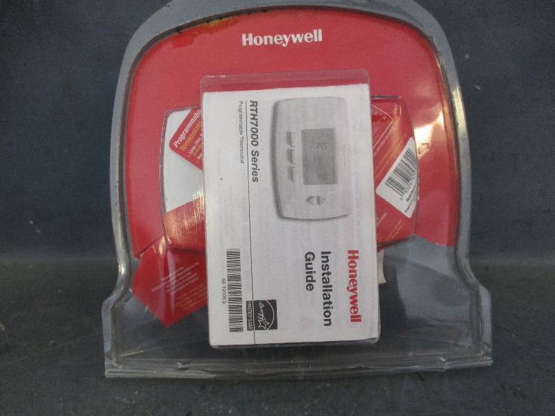 lot 33 image: Honeywell Digital Thermostat