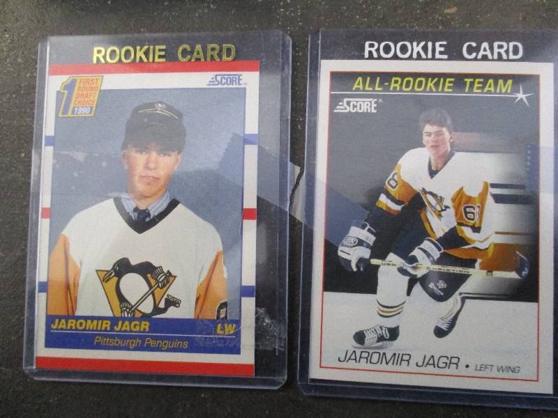 lot 39 image: Hockey Cards