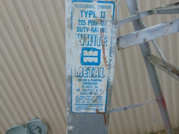 lot 151 image: White Metal 6 Aluminum Step Ladder