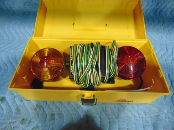 lot 139 image: Magnetic Light Kit
