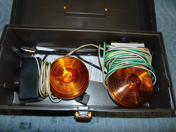 lot 137 image: Magnetic Light Kit