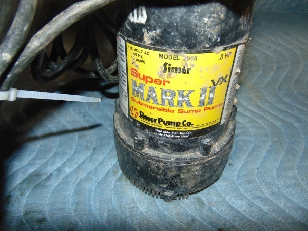 lot 134 image: Submersible Electric Pump