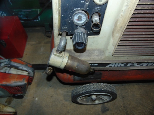 lot 132 image: Montgomery Ward Air Power Systems 2 HP Air Compressor