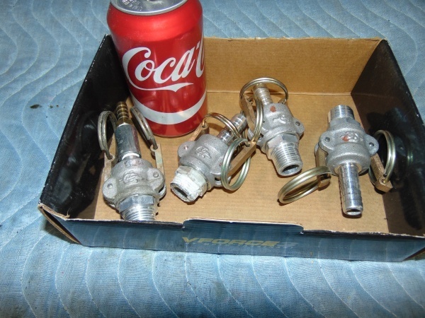 lot 131 image: (4) Air Hose Connectors