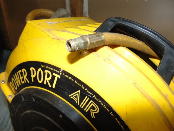 lot 117 image: Retractable Air Hose Reel