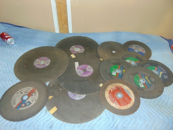 lot 106 image: Lot of Cut Off Blades